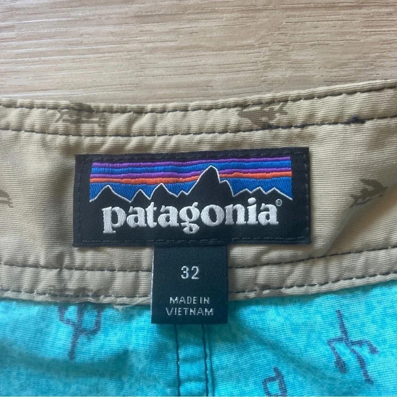 Patagonia Classic Wayfarers Board Shorts Swim Blue Hieroglyphics Mens Size 32 - Picture 6 of 7
